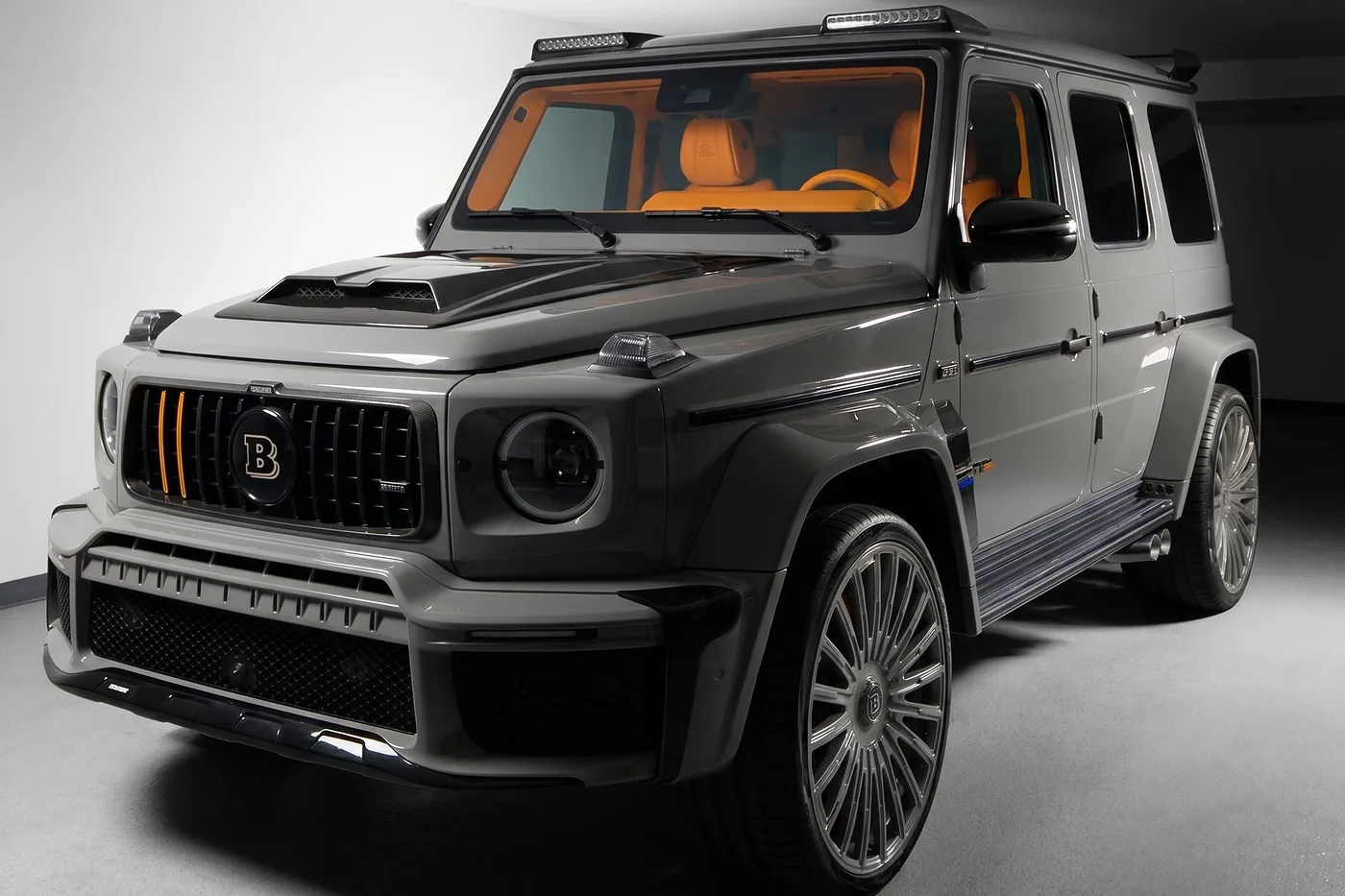 Brabus G-Klasse in Grau, Frontansicht – ausgeliefertes Fahrzeug von FABY TRADING