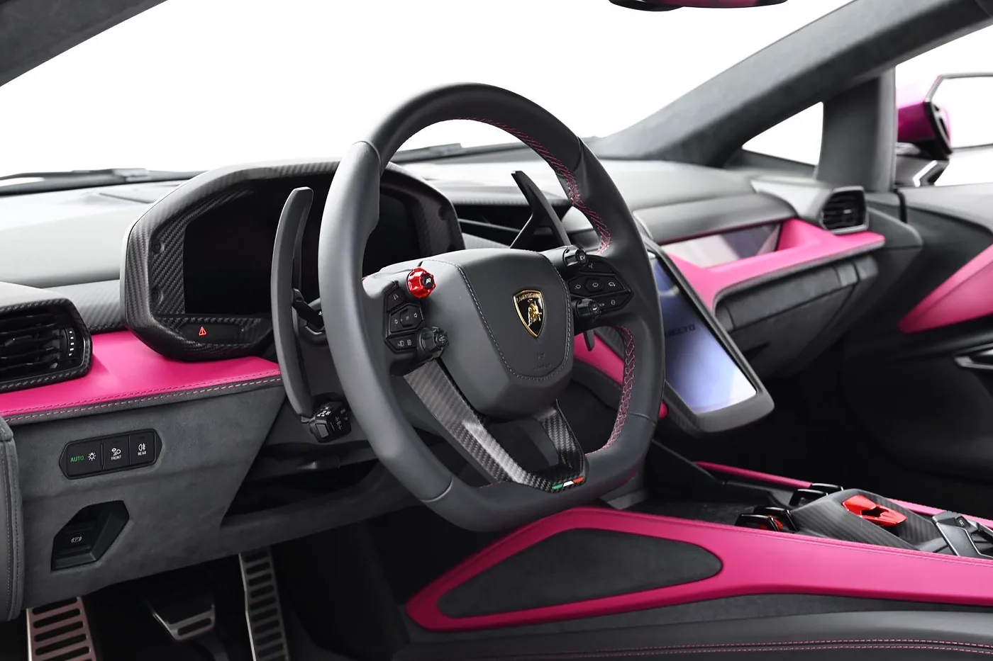 Lamborghini Revuelto in Pink, Interieur – ausgeliefertes Fahrzeug von FABY TRADING